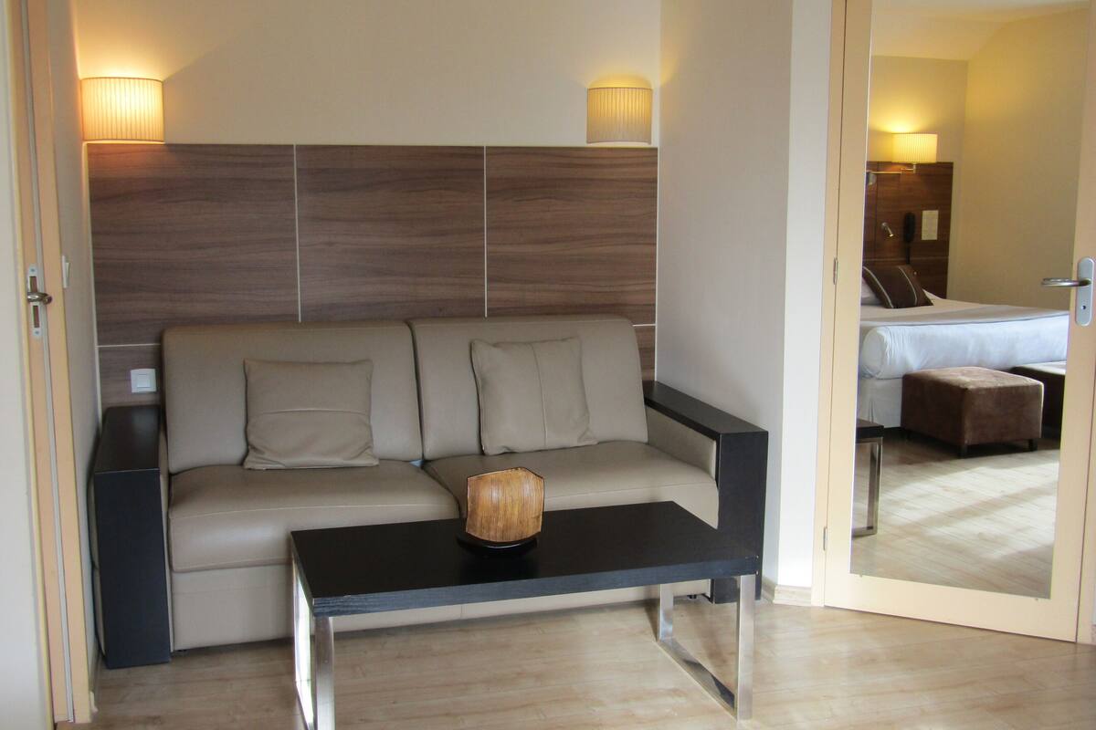 family triple room, balcony | premium bedding, minibar, in-room safe, desk