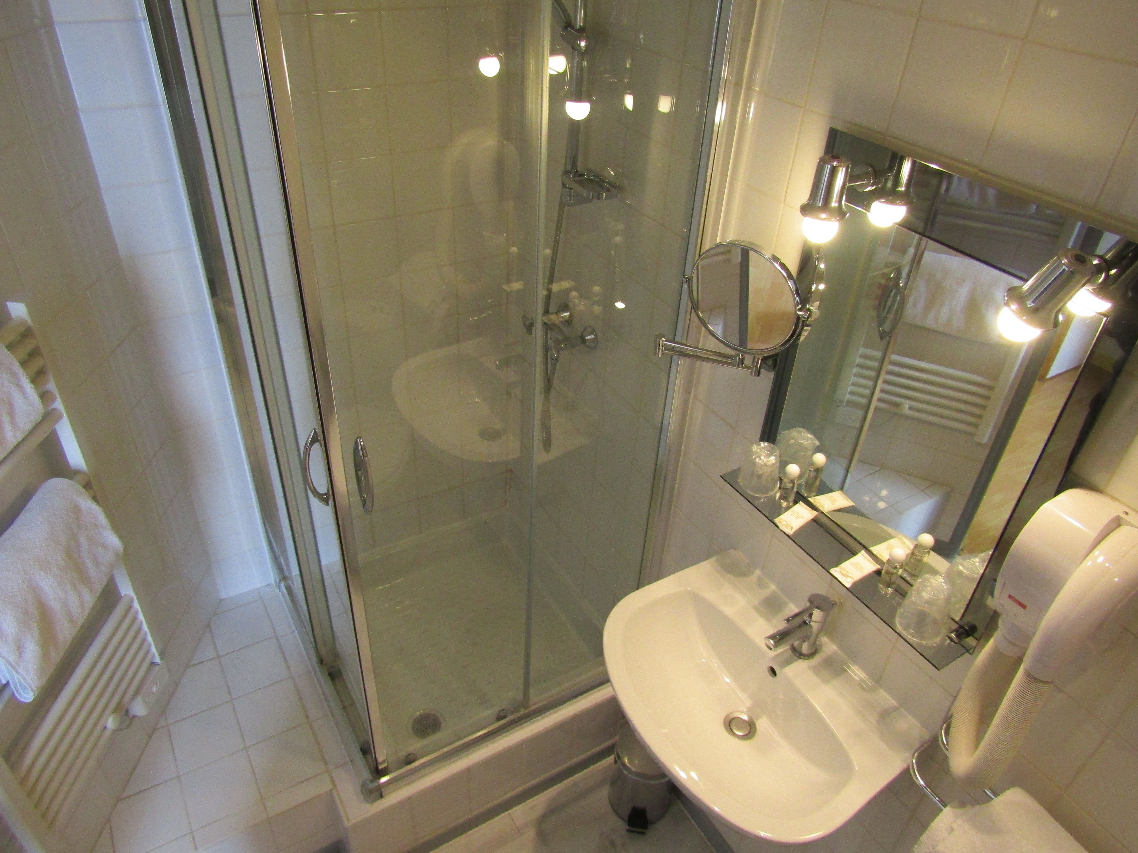 double room | bathroom | free toiletries, hair dryer, towels