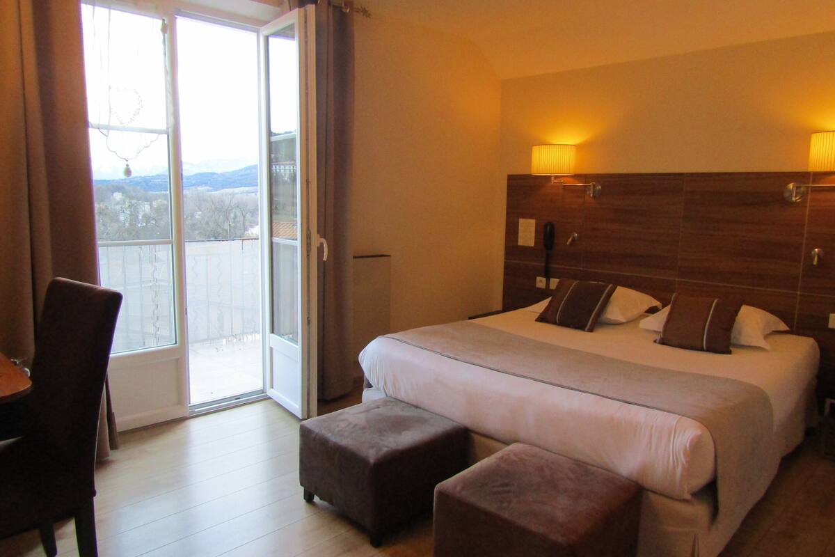 family triple room, balcony | premium bedding, minibar, in-room safe, desk