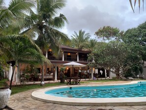 Fachada de la propiedad