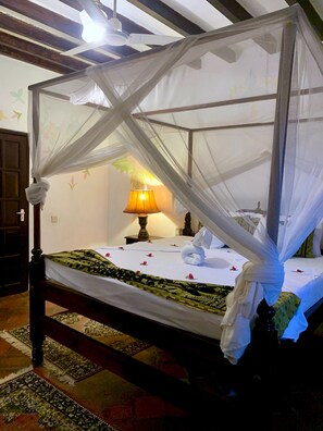 客室ごとに異なる装飾、客室ごとに異なるインテリア、デスク、WiFi (無料)