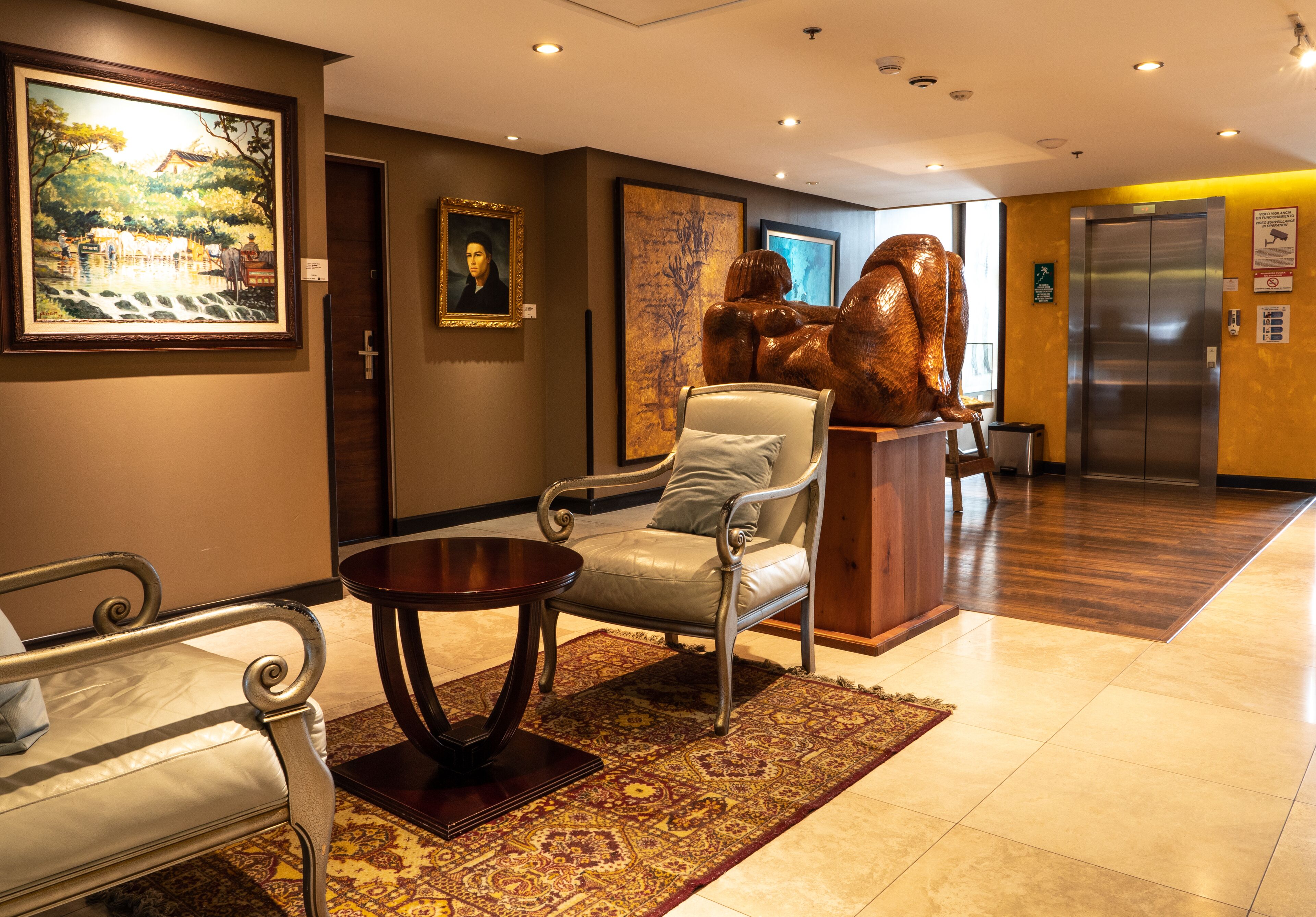 32-inch flat-screen tv with cable channels, tv, ipod dock