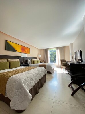 Standard Studio with Two Beds | 防敏寢具、羽絨被、迷你吧、房內夾萬