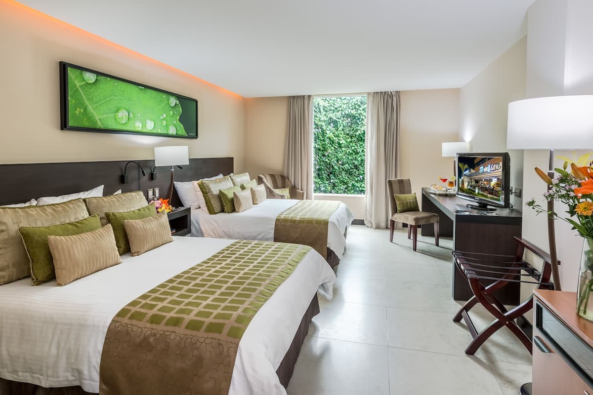 Literie hypoallergénique, couette en duvet, minibar