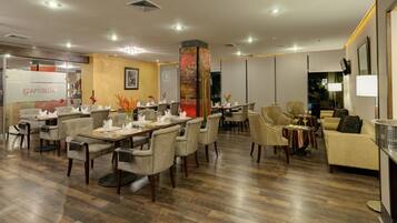 Daily full breakfast (CRC 5000 per person)