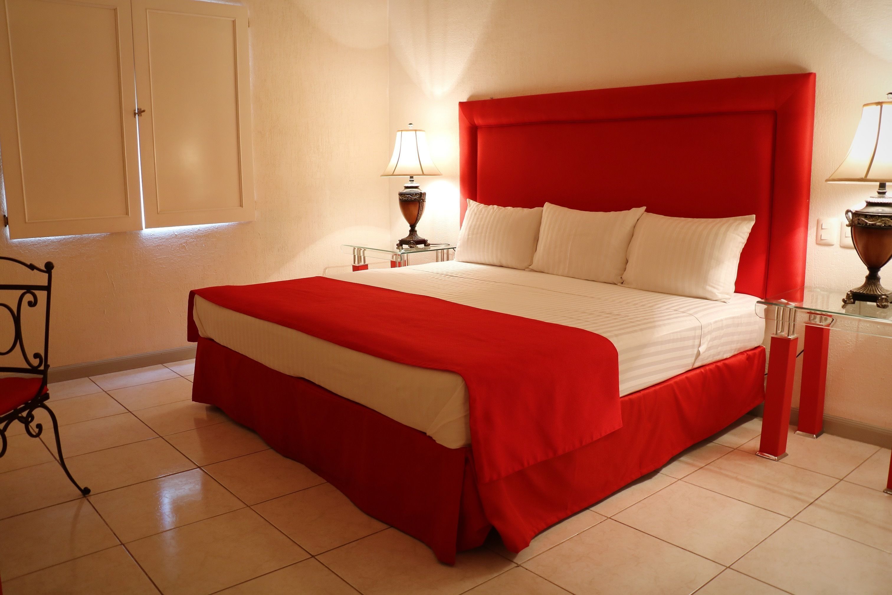 Free WiFi, bed sheets, alarm clocks