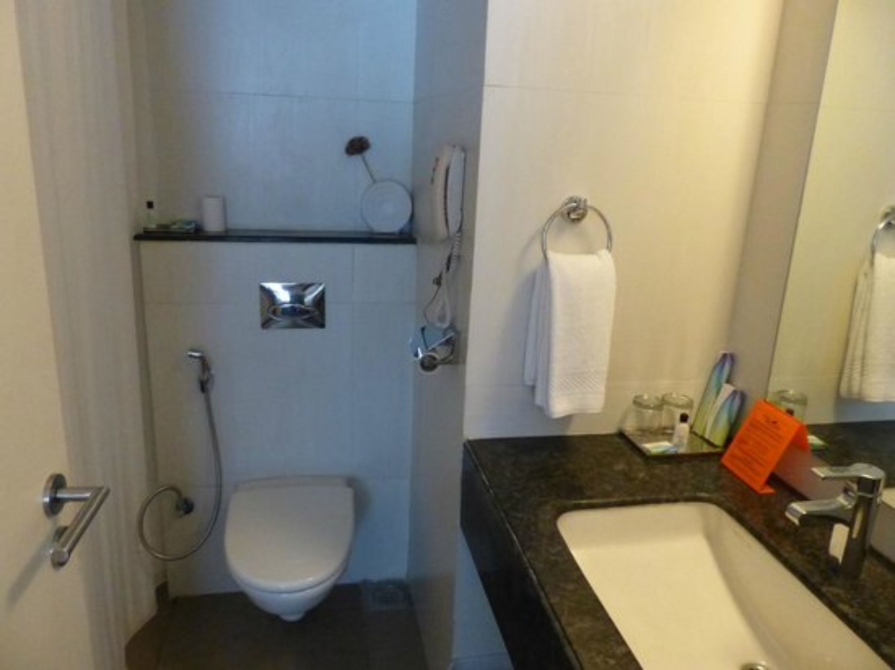 elite room | bathroom | free toiletries, hair dryer, towels