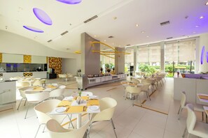 Restaurant - Hotel Kohinoor Elite near BKC (Mumbai)