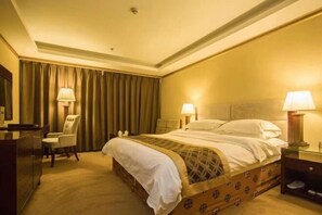 Minibar, Zimmersafe, Wecker