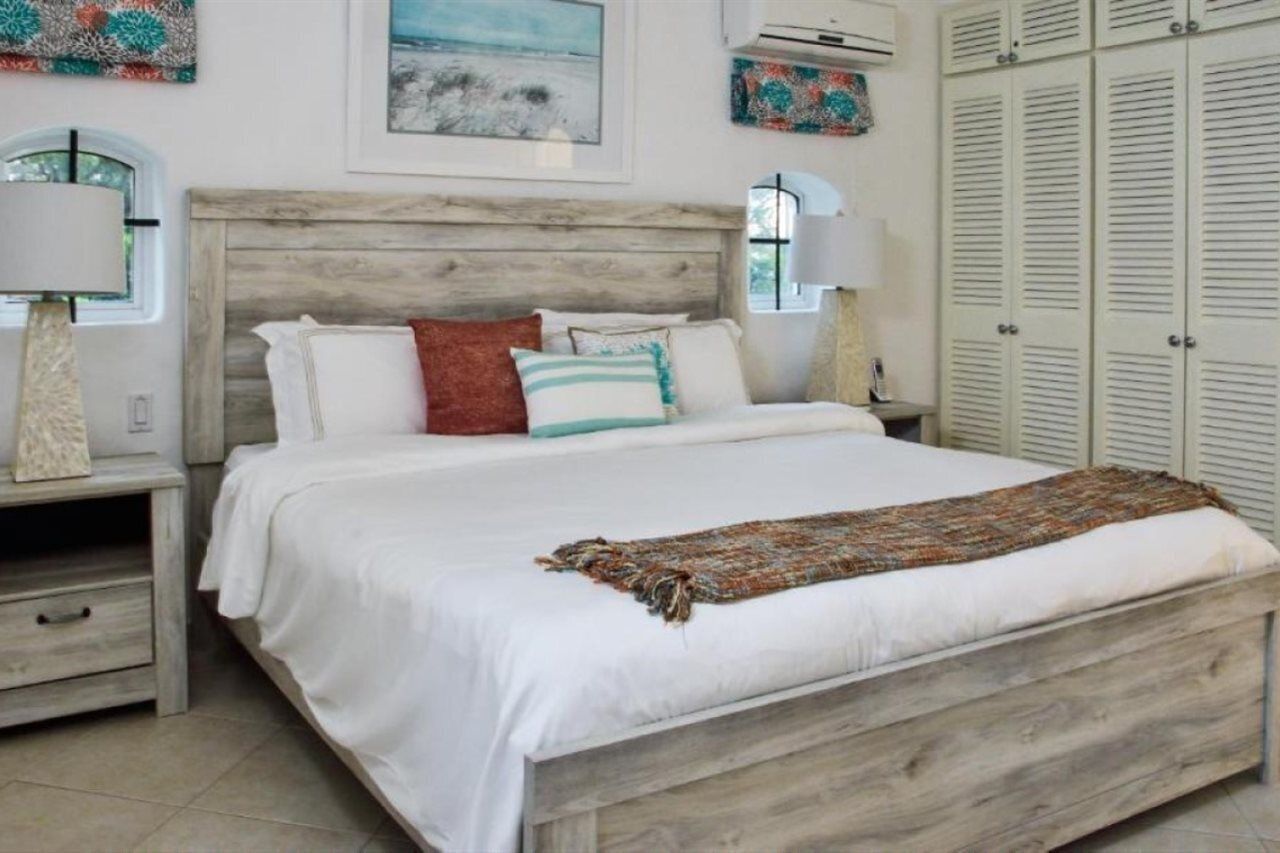 Iron/ironing board, Internet, alarm clocks