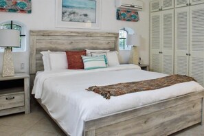 Iron/ironing board, Internet, alarm clocks - Glitter Bay (Holetown)