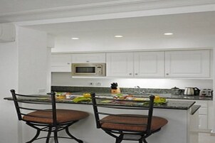 Microondas, cafetera/tetera