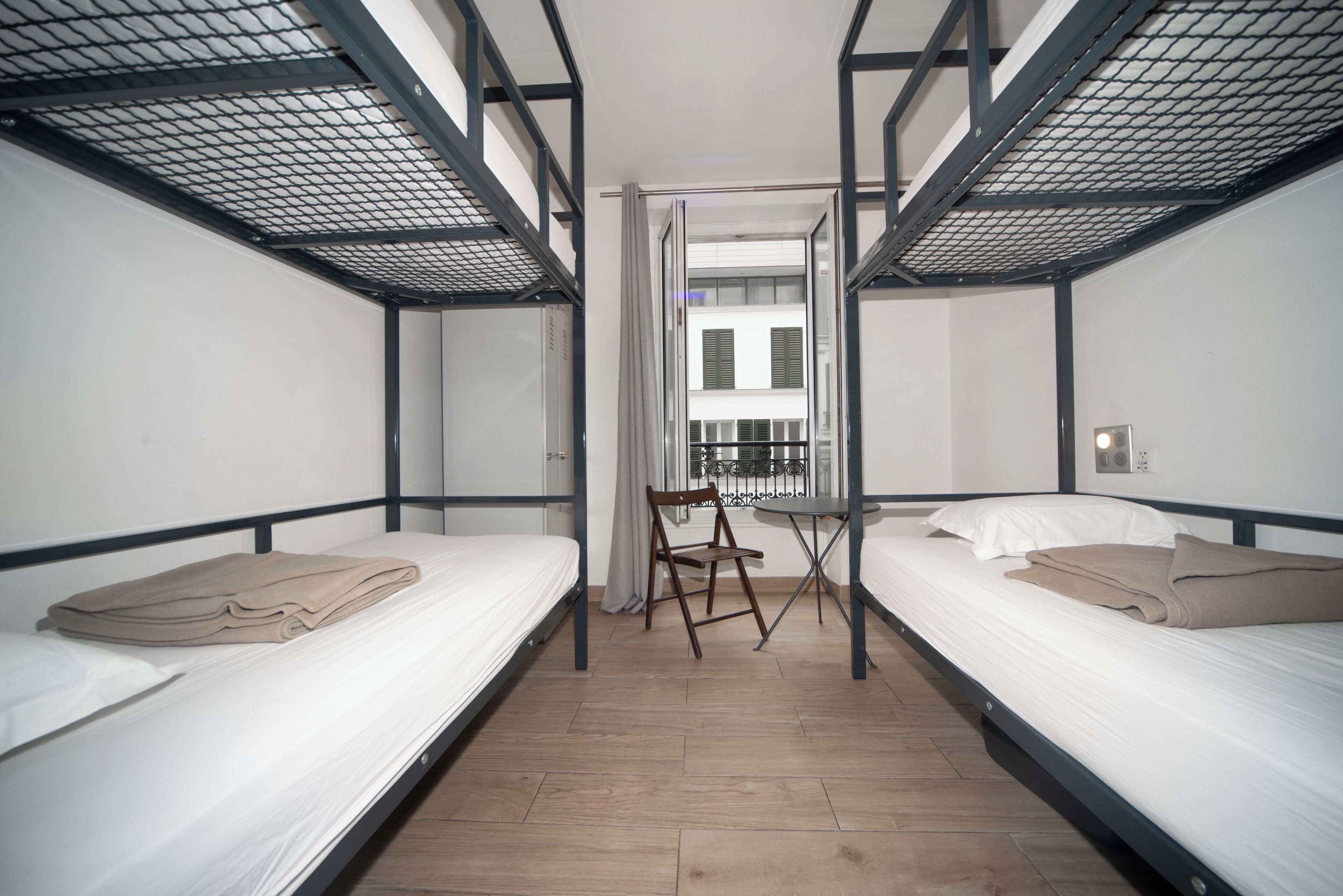 Coffres-forts dans les chambres, bureau, chambres insonorisées