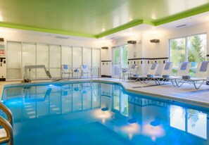 Piscine intérieure