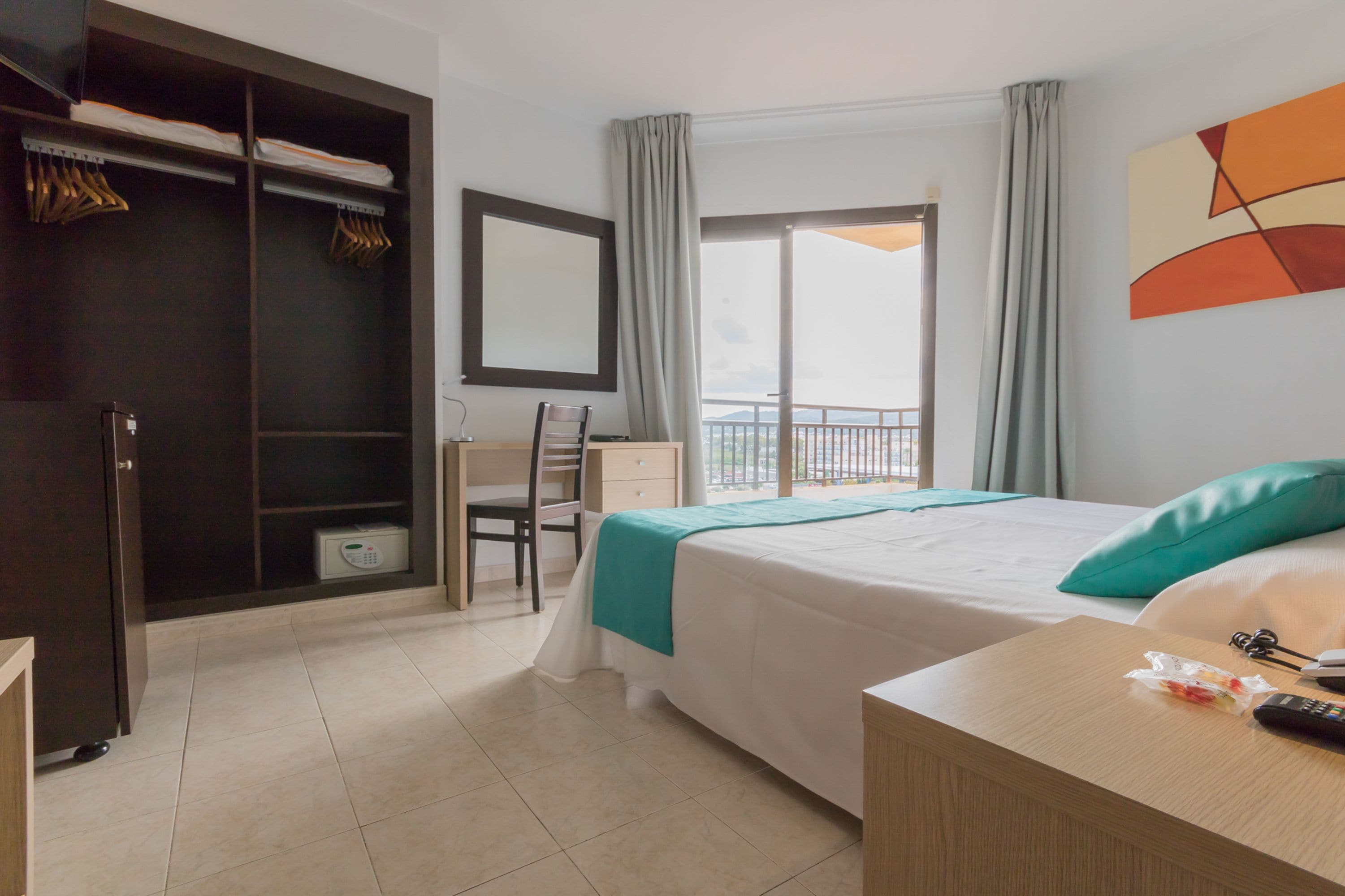 1 bedroom, minibar, in-room safe, desk