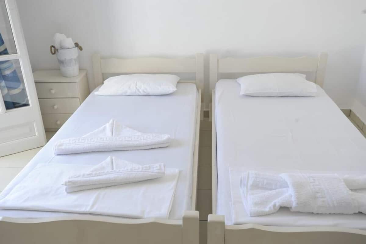 Bureau, chambres insonorisées, Wi-Fi gratuit, draps fournis