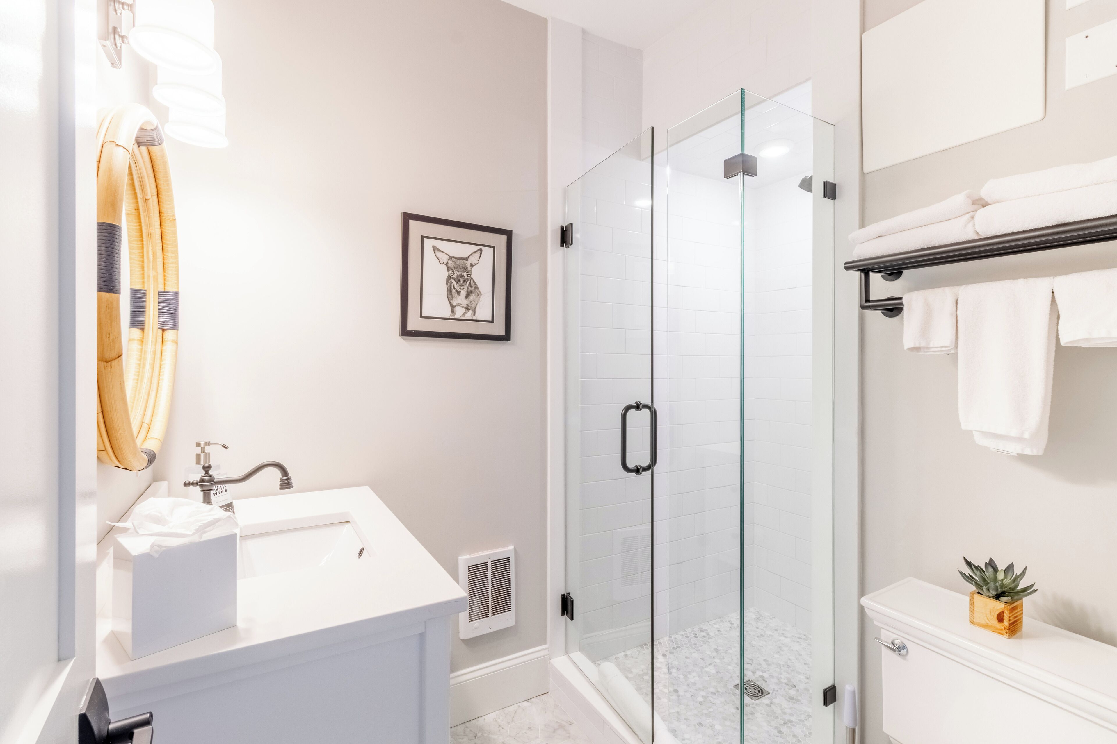 Room 8 | Bathroom
