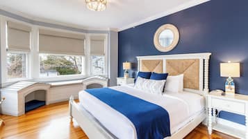 Room 5 | Individually decorated, individually furnished, iron/ironing board