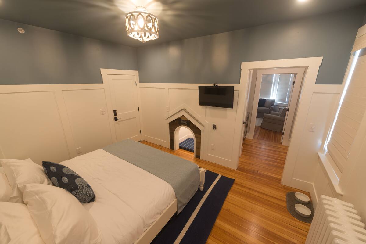 Room 6 | Iron/ironing board, WiFi (free), individually decorated