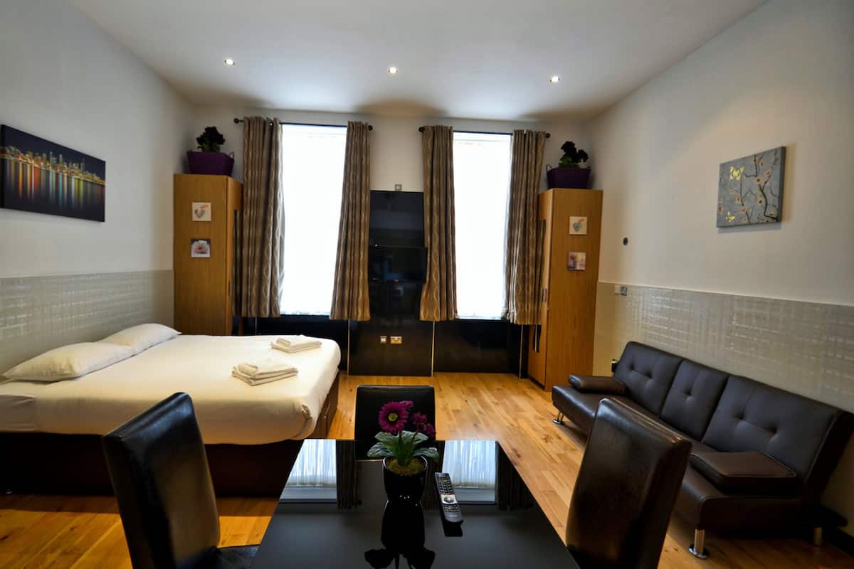 1 bedroom, individually decorated, individually furnished