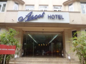 Property entrance - Ascot Hotel (Mumbai)
