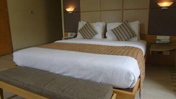 Superior Double or Twin Room | In-room safe, desk, laptop workspace, blackout drapes