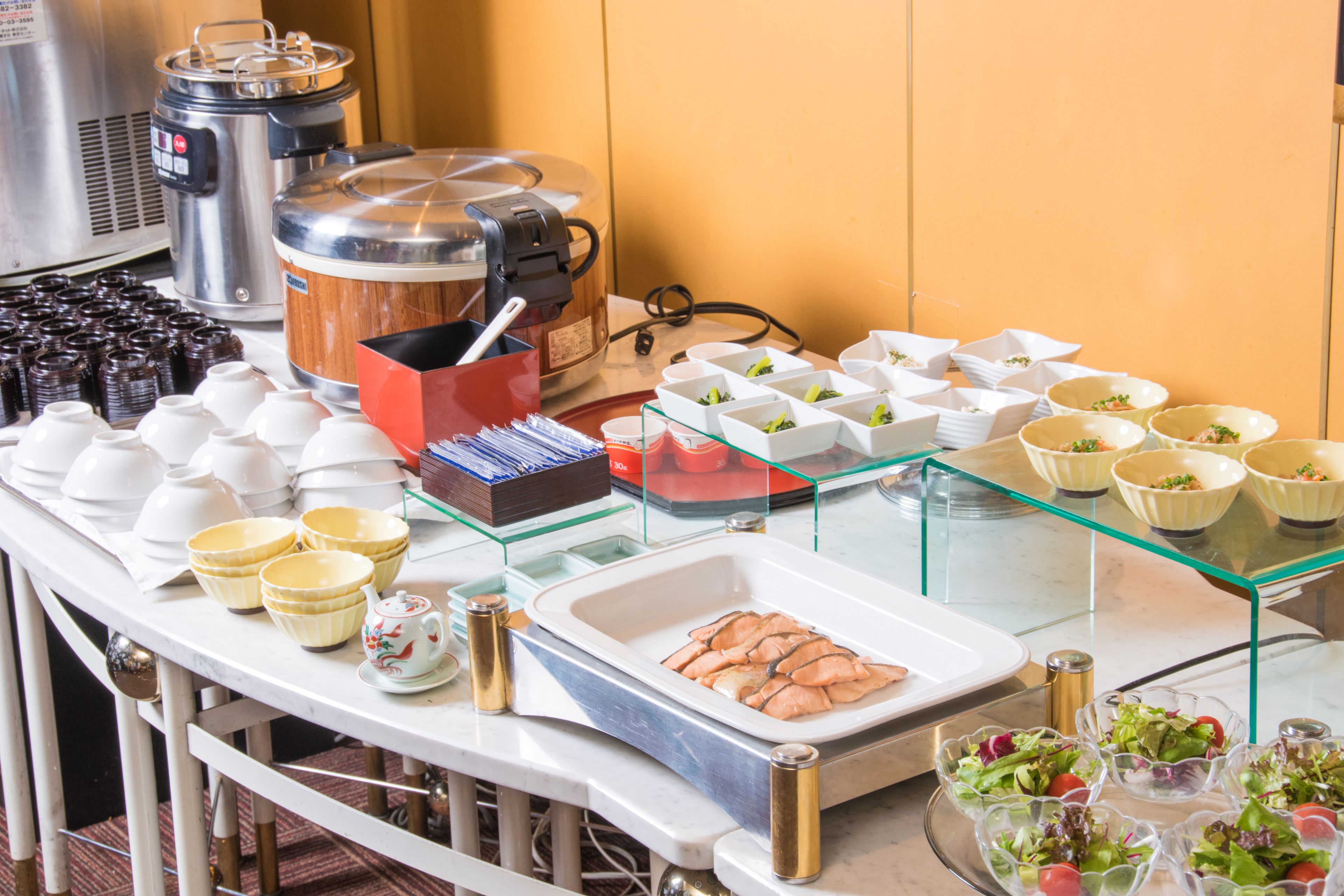 daily buffet breakfast (jpy 1540 per person)