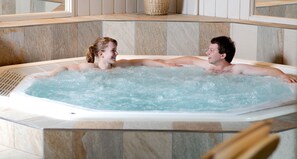 Indoor spa tub