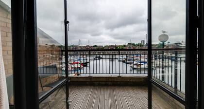 Base Serviced Apartments - The Docks