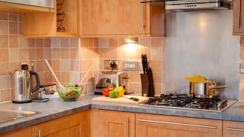 3 Bedroom Town House with sofa bed  | Private kitchen