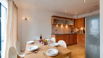 3 Bedroom Town House with sofa bed  | In-room dining