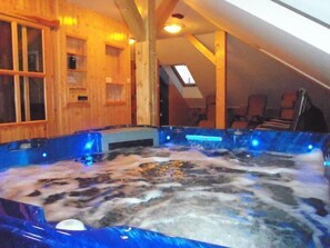 Indoor spa tub - Nelson Hotel (Hajduszoboszlo)