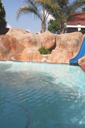 2 piscine all'aperto