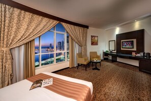 Chambre Affaires, 1 très grand lit | Couette en duvet d'oie, matelas mémoire de forme, minibar