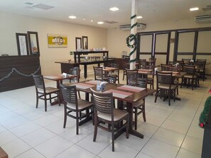 供应早餐，花园景观