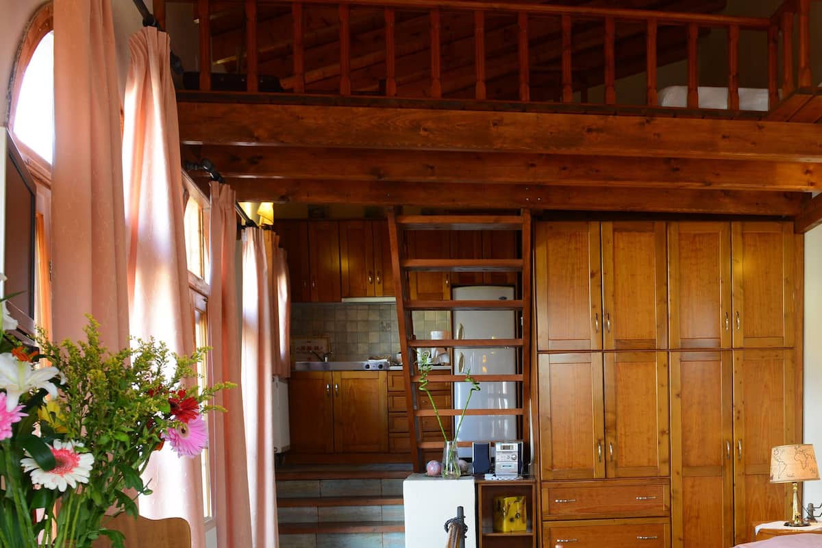 standard suite | private kitchenette | fridge, coffee/tea maker