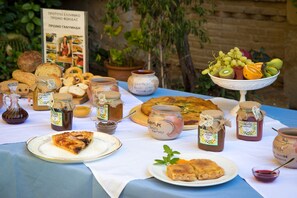 Free daily local cuisine breakfast 