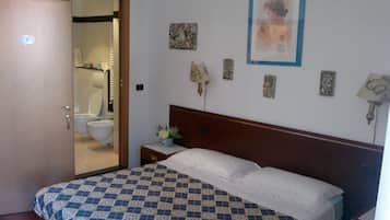 Double Room | Egyptian cotton sheets, rollaway beds, free WiFi