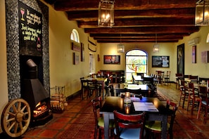 2 restaurants; lunch and dinner served  - Val Du Charron Wine & Leisure Estate (Wellington)