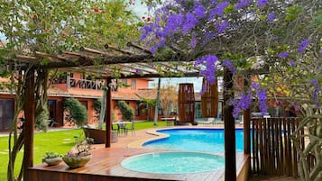 2 piscinas al aire libre, sillones reclinables de piscina