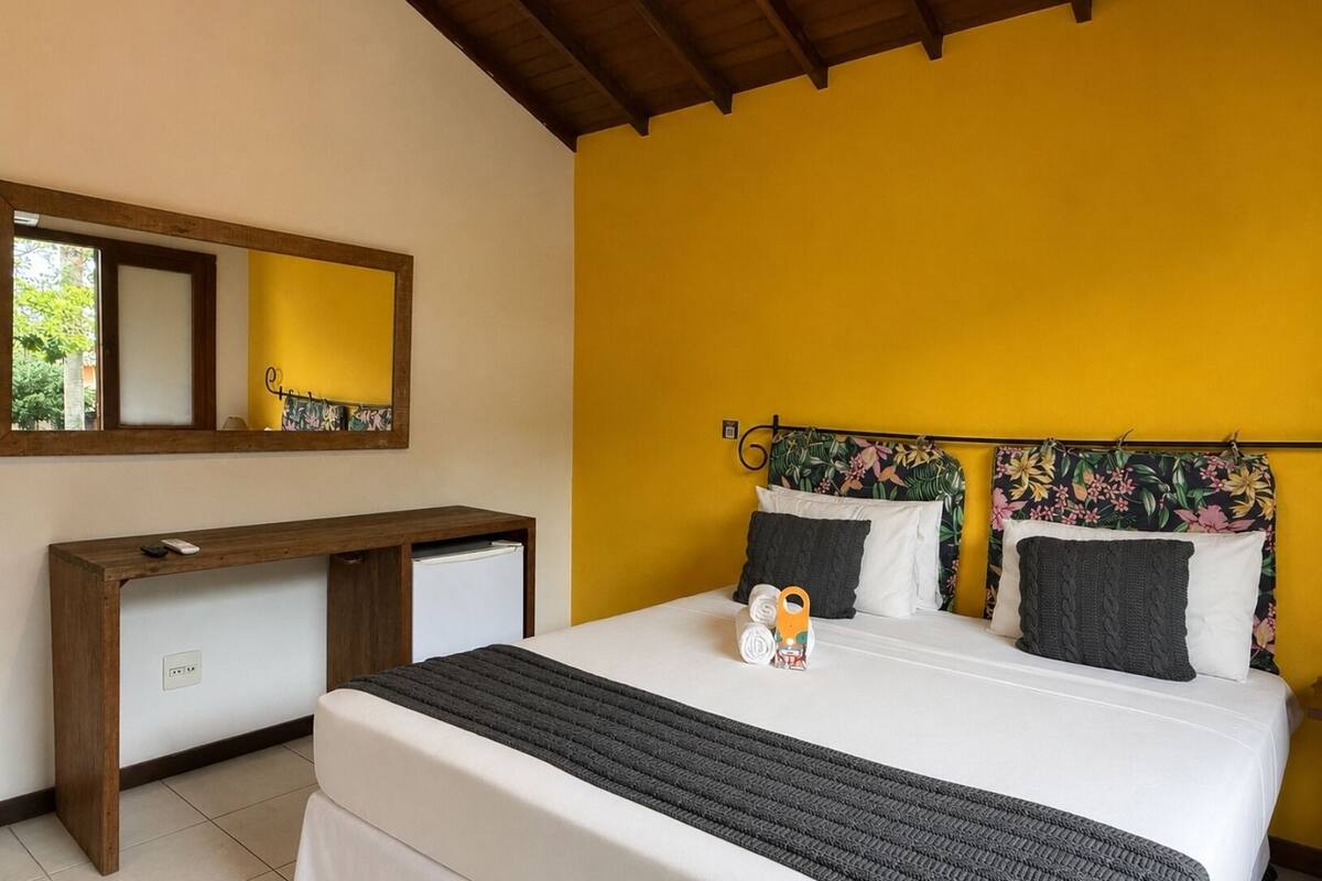 Junior Suite, 1 Double Bed | Minibar, WiFi (free), bed sheets