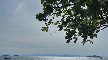 Una playa cerca, toallas de playa