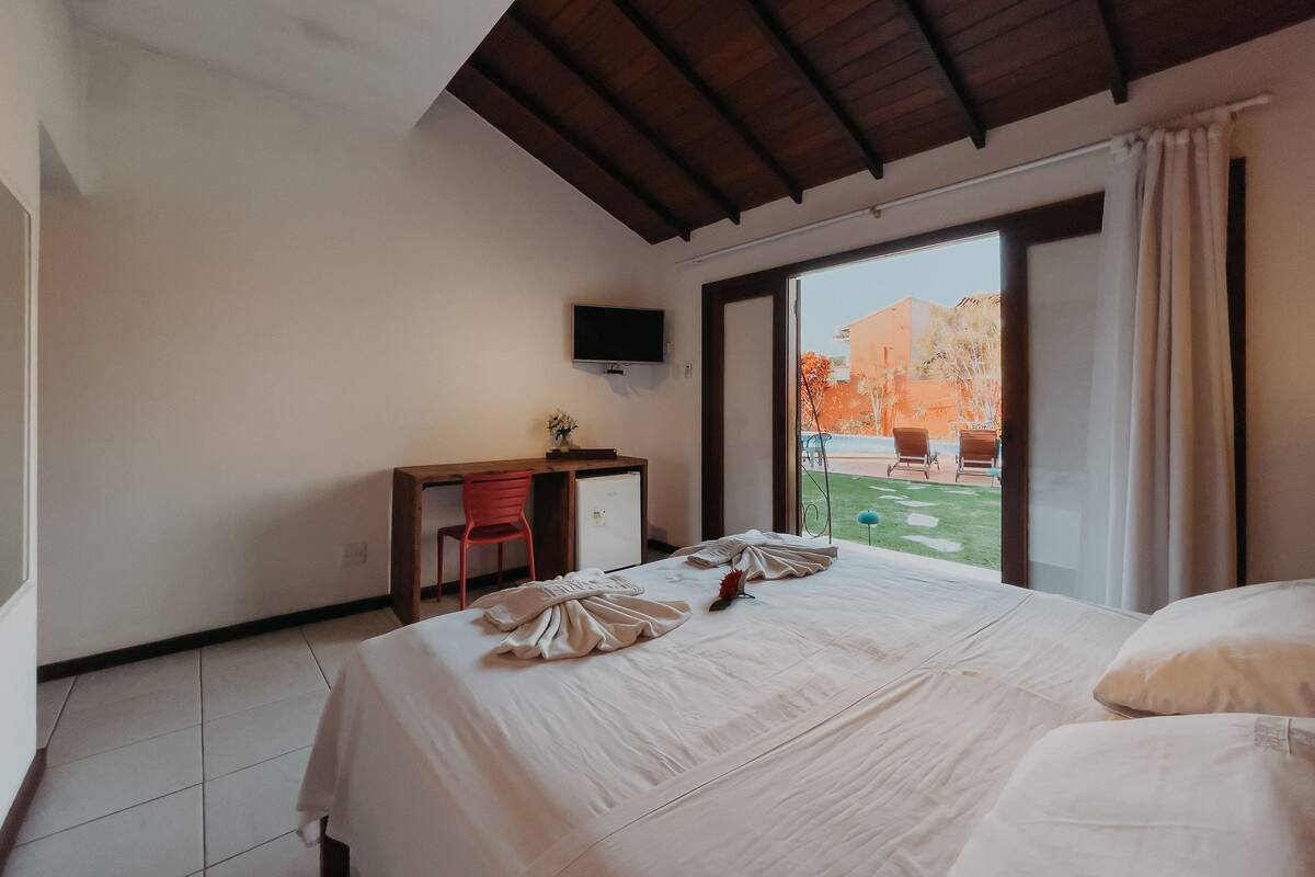 Suite  vista para a piscina | 迷你吧、免费 WiFi、床单
