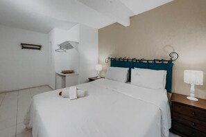 Minibar, wifi gratis y ropa de cama