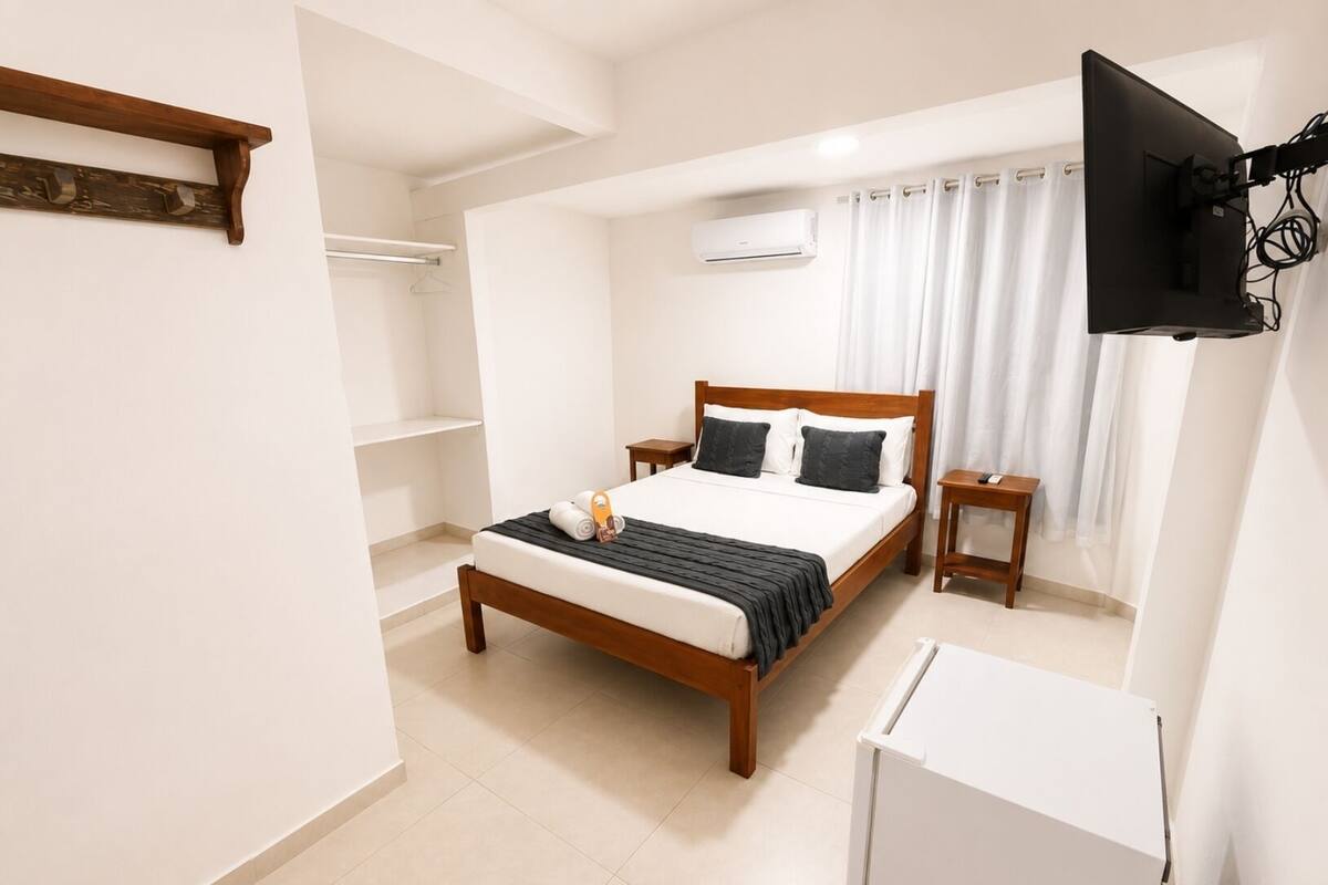 Standard Room | Minibar, WiFi (free), bed sheets