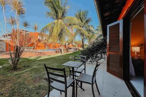 Suíte com Varanda | Minibar, WiFi (free), bed sheets