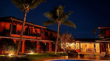 2 piscinas al aire libre, sillones reclinables de piscina