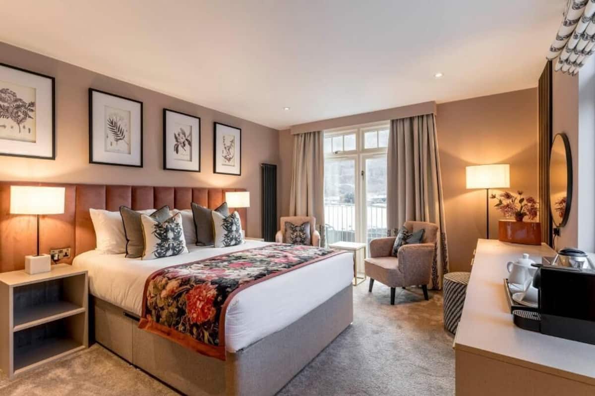 Superior kamer, 1 twee- of 2 eenpersoonsbedden, 1 slaapkamer | Individueel gedecoreerd, een bureau, gratis wifi, beddengoed