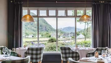 Breakfast and dinner served