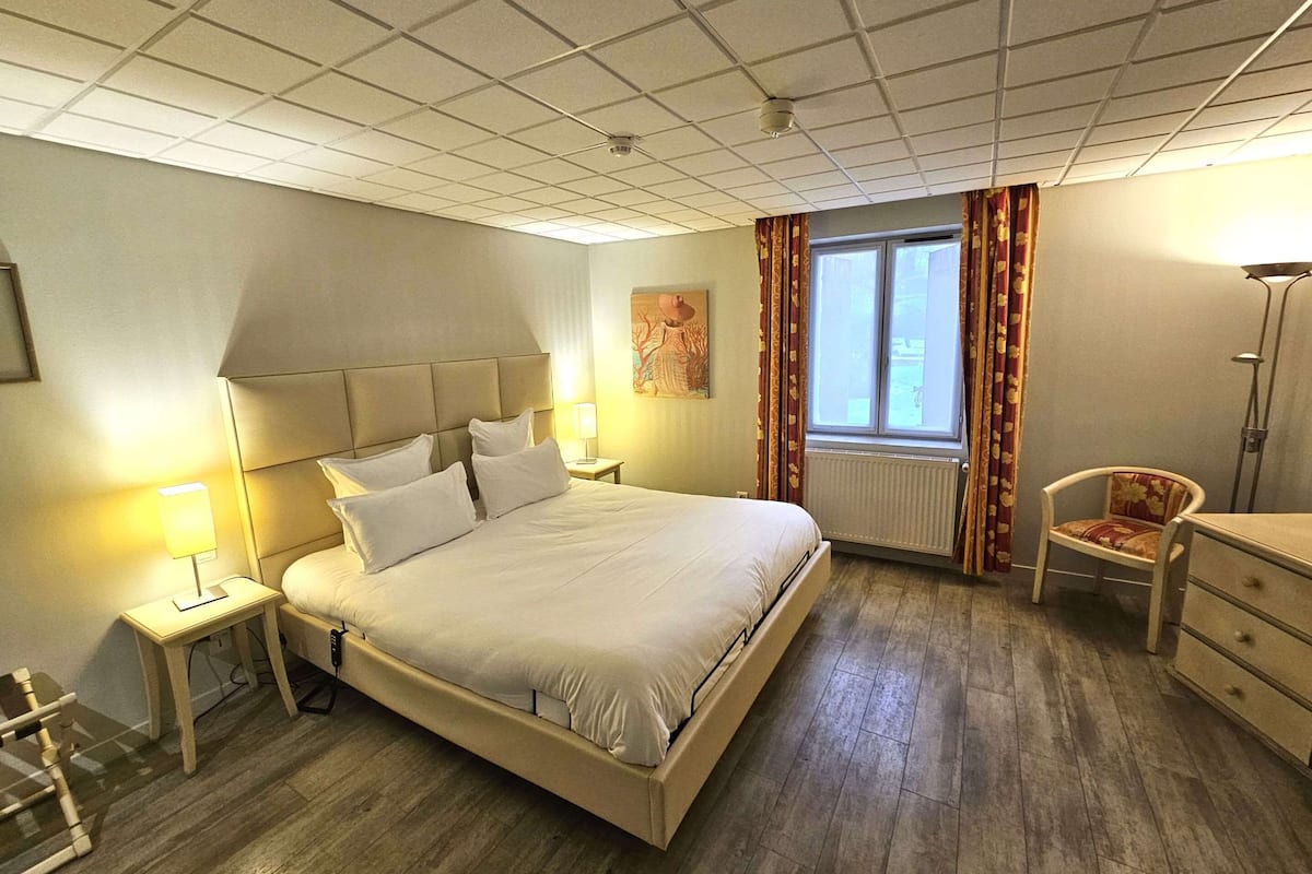 Individually decorated, WiFi, bed sheets